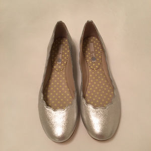 Boden Metallic Silver Scalloped Flats with Box